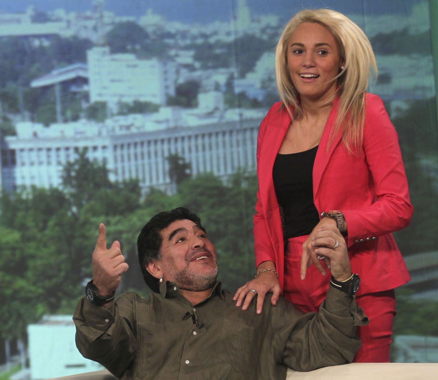 Diego Maradona koos tüdruksõbra Rocio Olivaga.