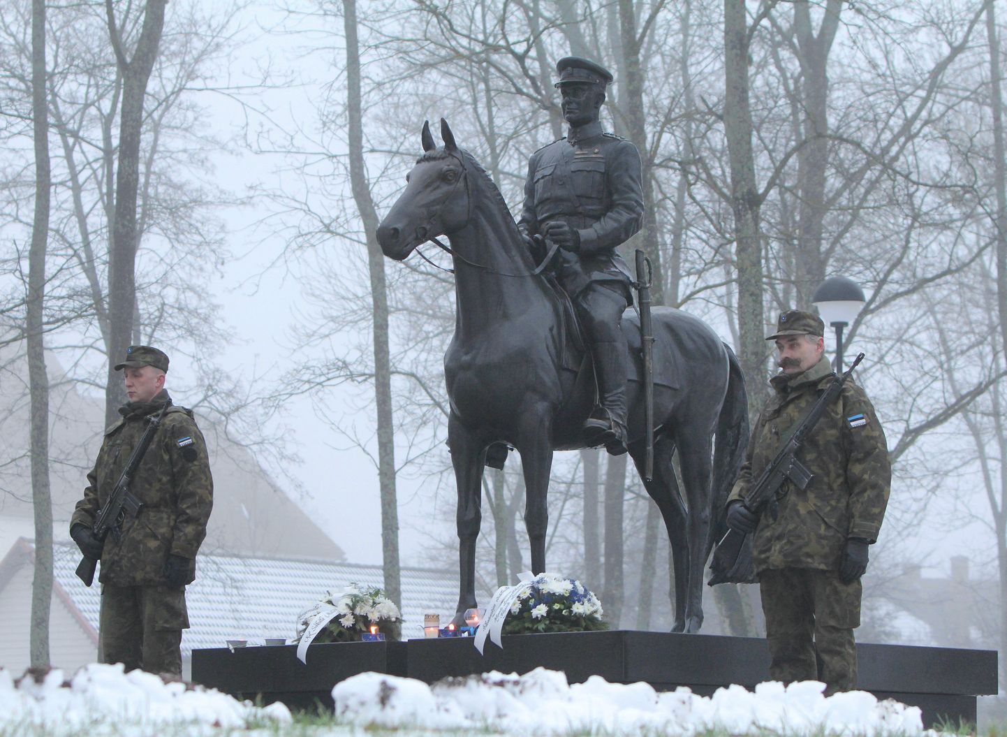 Laupäeval peetakse Viljandis Johan Laidoneri ratsamonumendi juures ning Viljandi Vabadussõjas langenute ühiskalmistul Tartu rahulepingu 93. aastapäeva mälestushetke.