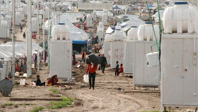 Tā kā bēgļu nometnēs cieši viens otram līdzās dzīvo ļoti daudz cilvēku, karstumā ir liels risks, ka varētu izplatīties ar pārtiku saistītas slimības, bet ziemā aktuāla masveida saaukstēšanās. Kurdistānas reģiona nometnēs gan par laimi nekādu kritisku slimību uzliesmojumu Lienei nav gadījies piedzīvot 