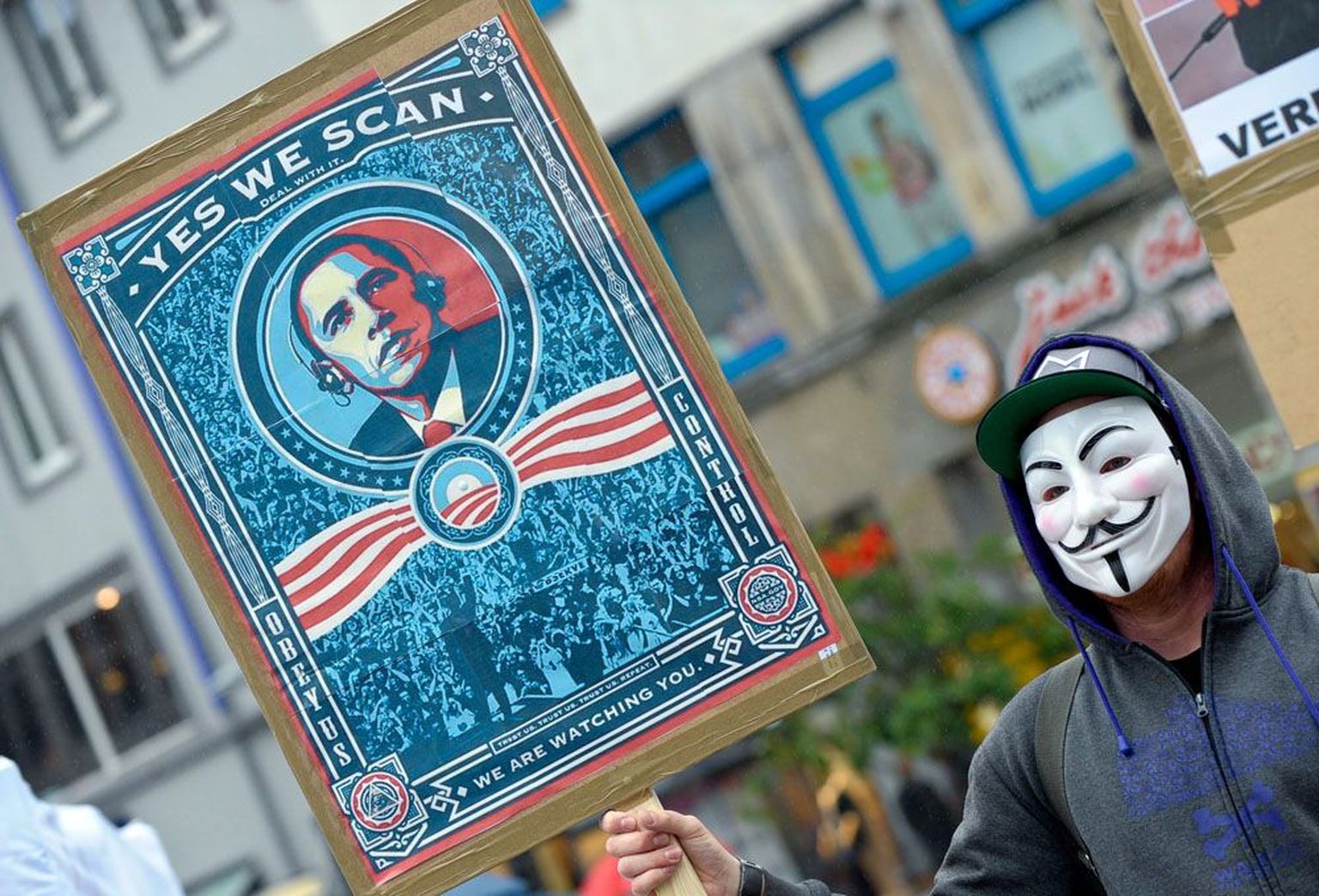 Nördinud Saksamaa kodanikud protestivad USA luuretegevuse vastu.