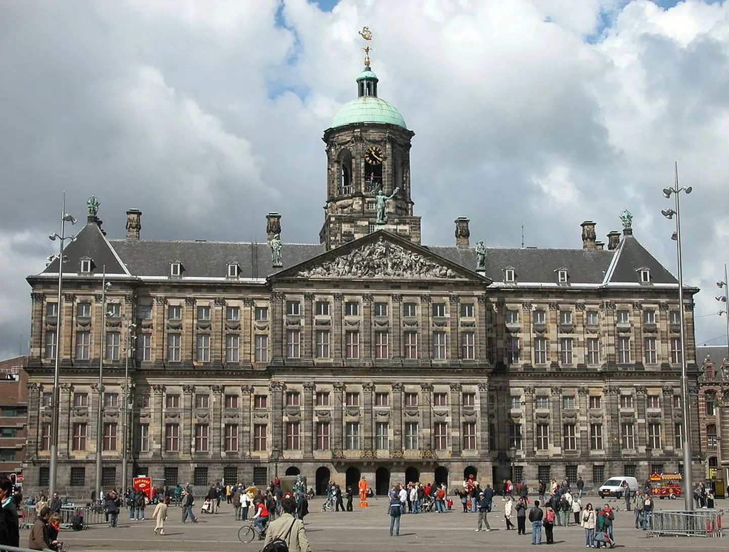 Amsterdamis asuv kuninglik palee