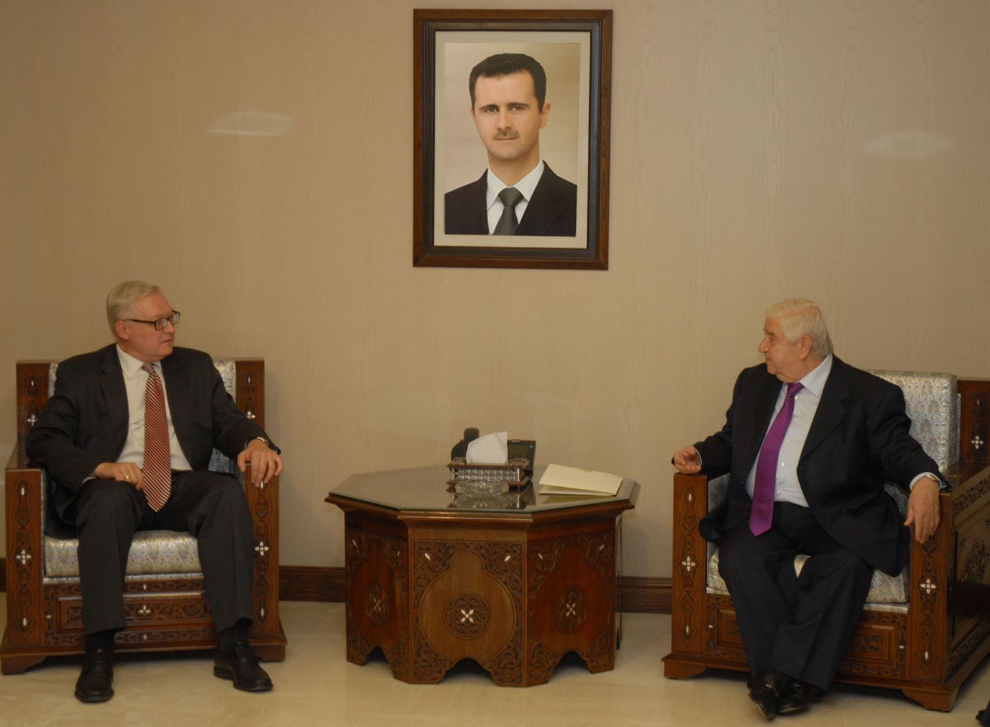 Vene asevälisminister Sergei Rjabkov (vasakul) koos Süüria välisministri  Walid al-Muallemiga Damaskuses.