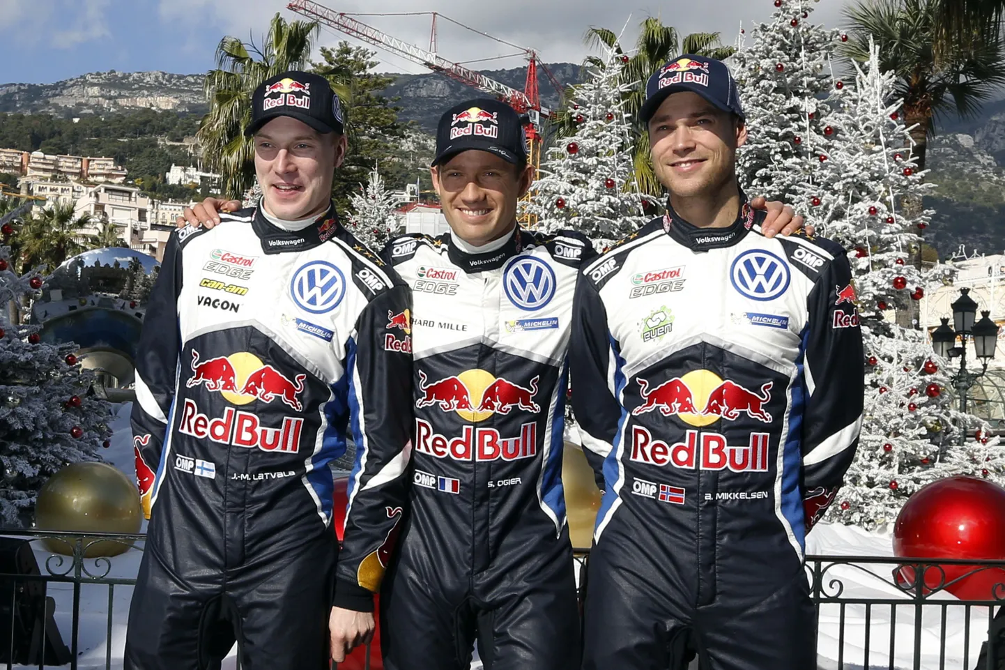 Eelmise hooaja Volkswageni sõitjad: vasakul Jari-Matti Latvala, keskel Sebastien Ogier ning paremal
Andreas Mikkelsen.