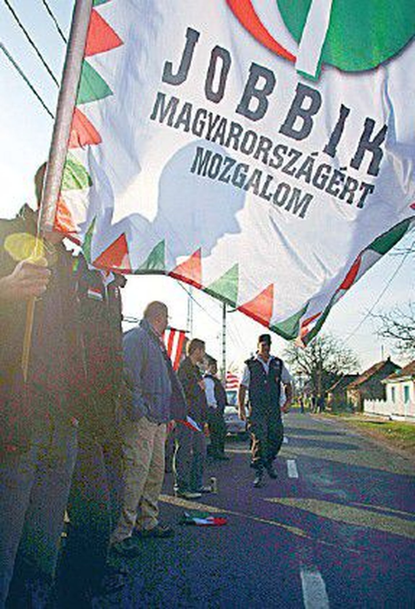 Jobbiklased Slovakkia piiri ääres meelt avaldamas.