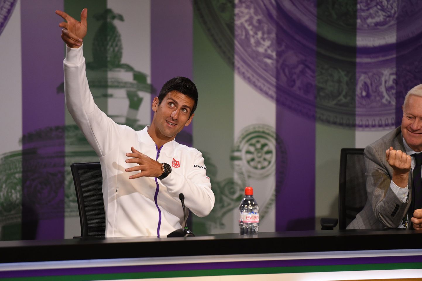 Novak Djokovic Wimbledoni eel pressikonverentsil.