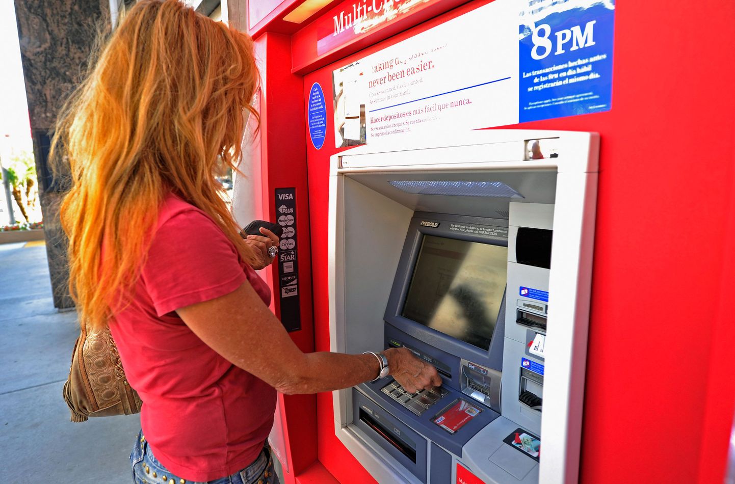 USA pangad hakkavad deebetkaartide kasutamise eest tasu küsima.