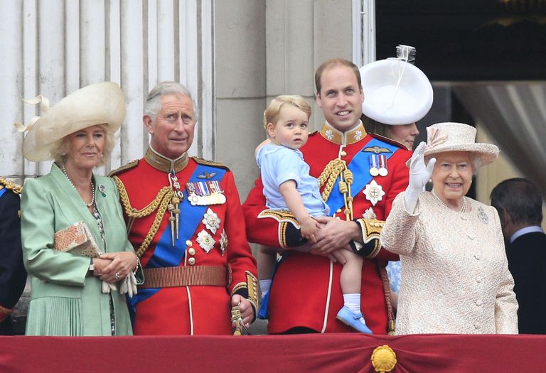 Briti kuninglik pere, kuninganna Elizabeth II paremal
