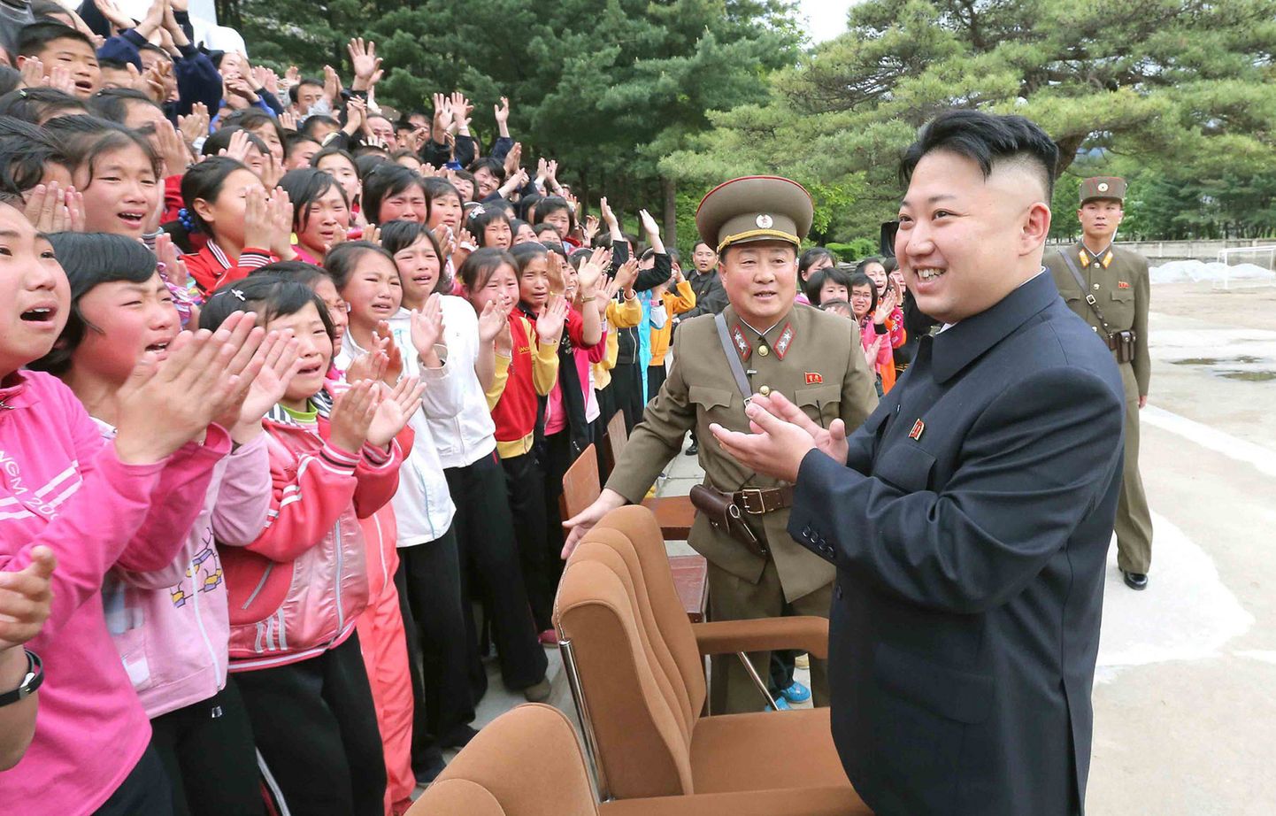 Põhja-Korea diktaator Kim Jong-un näitas end lastesõbrana.