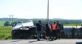 Фото: грузовик с битумом вылетел в кювет, водитель был пьян