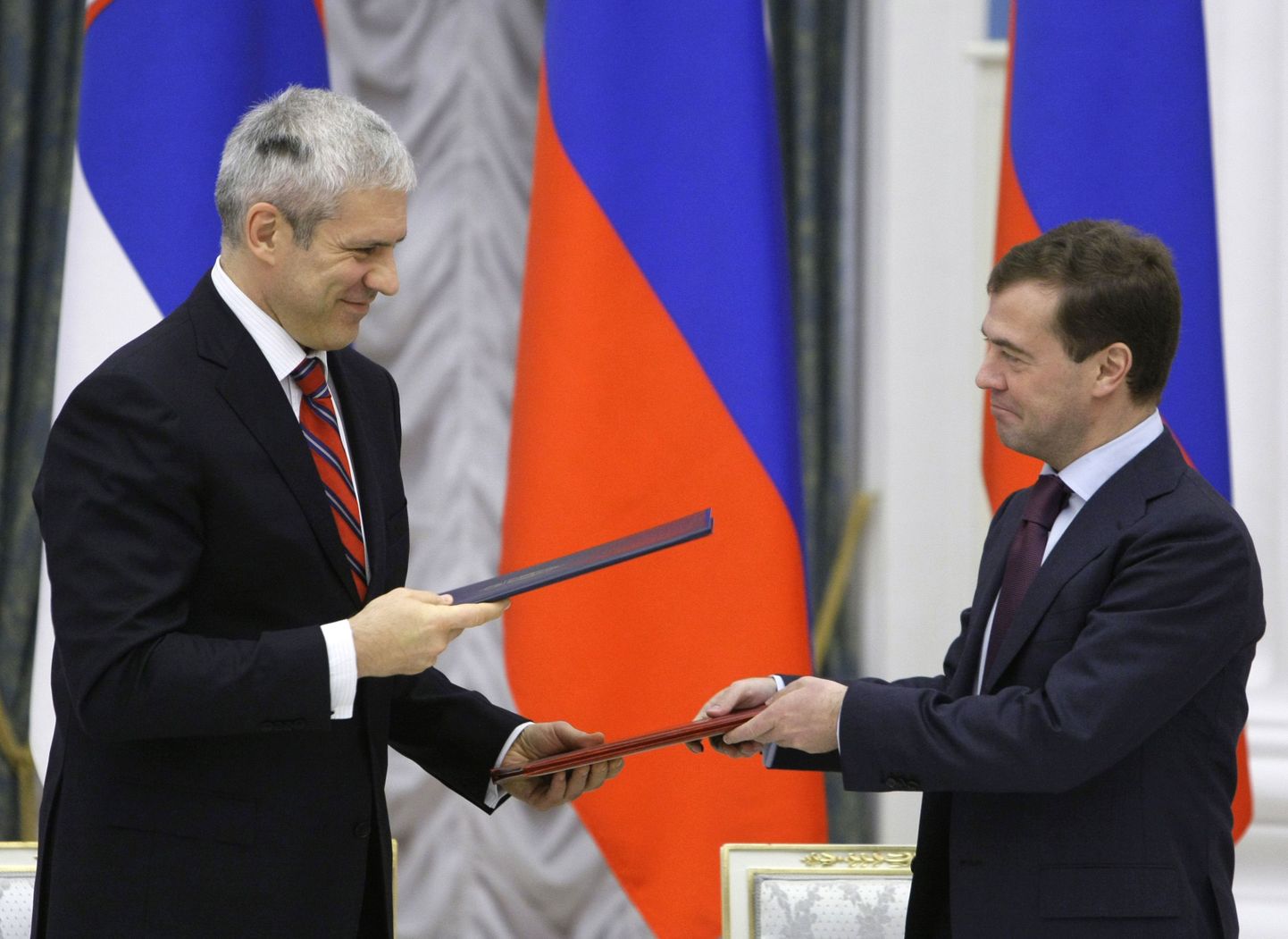 Serbia president Boris Tadić sõlmis oma Vene kolleegi Dmitri Medvedeviga täna tähtsa energialeppe.