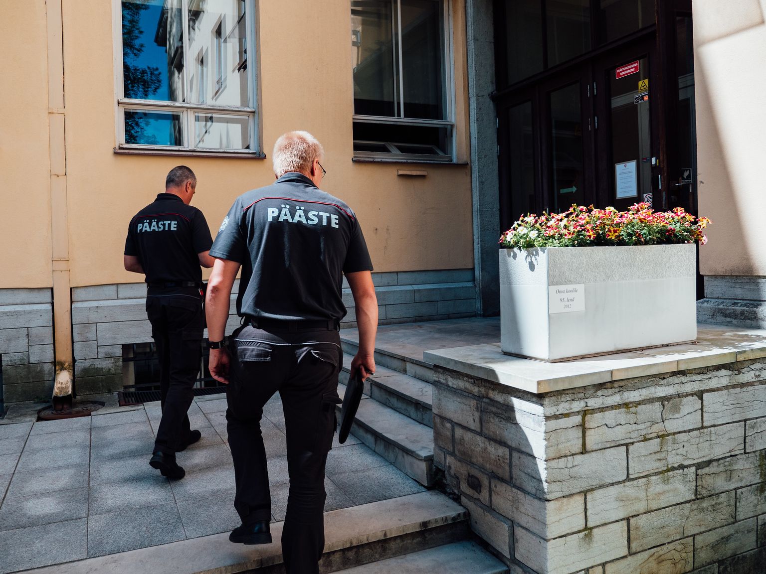 Päästeameti inspektorid kontrollivad tuleohutust 47 koolimajas, kuhu majutatakse enam kui 40 000 laulu- ja tantsupeolist.