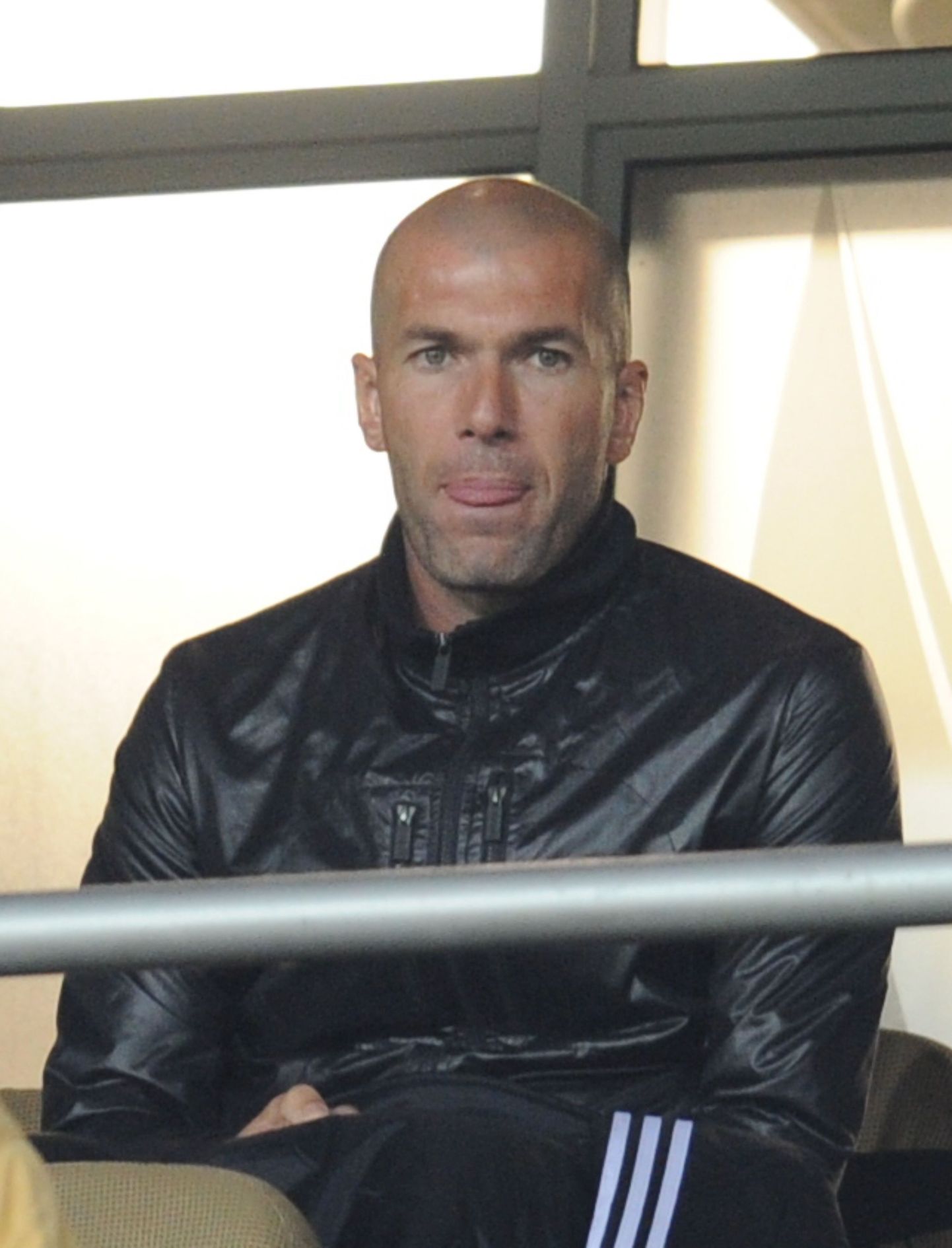 Zinedine Zidane eilset mängu vaatamas.