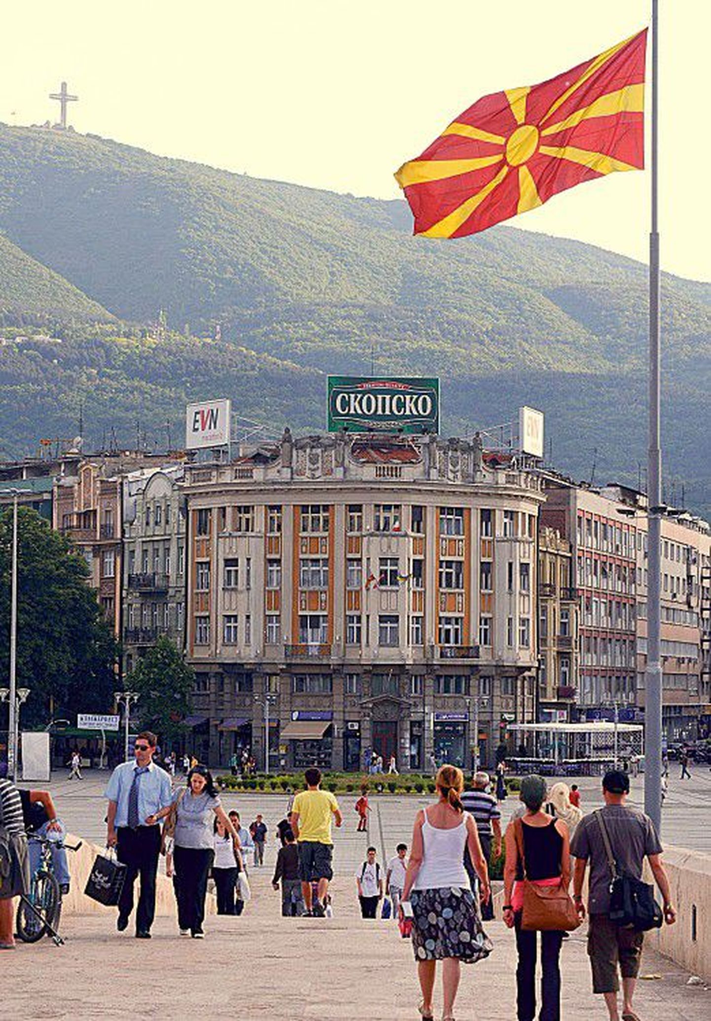 Флаг Македонии. Иллюстративное фото.