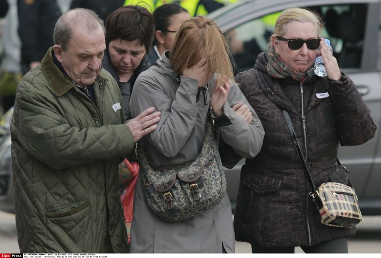 Hukkunute lähedased Barcelonas El Prati lennuväljal pärast halbade uudiste kuulmist. Foto: SIPA/Scanpix
