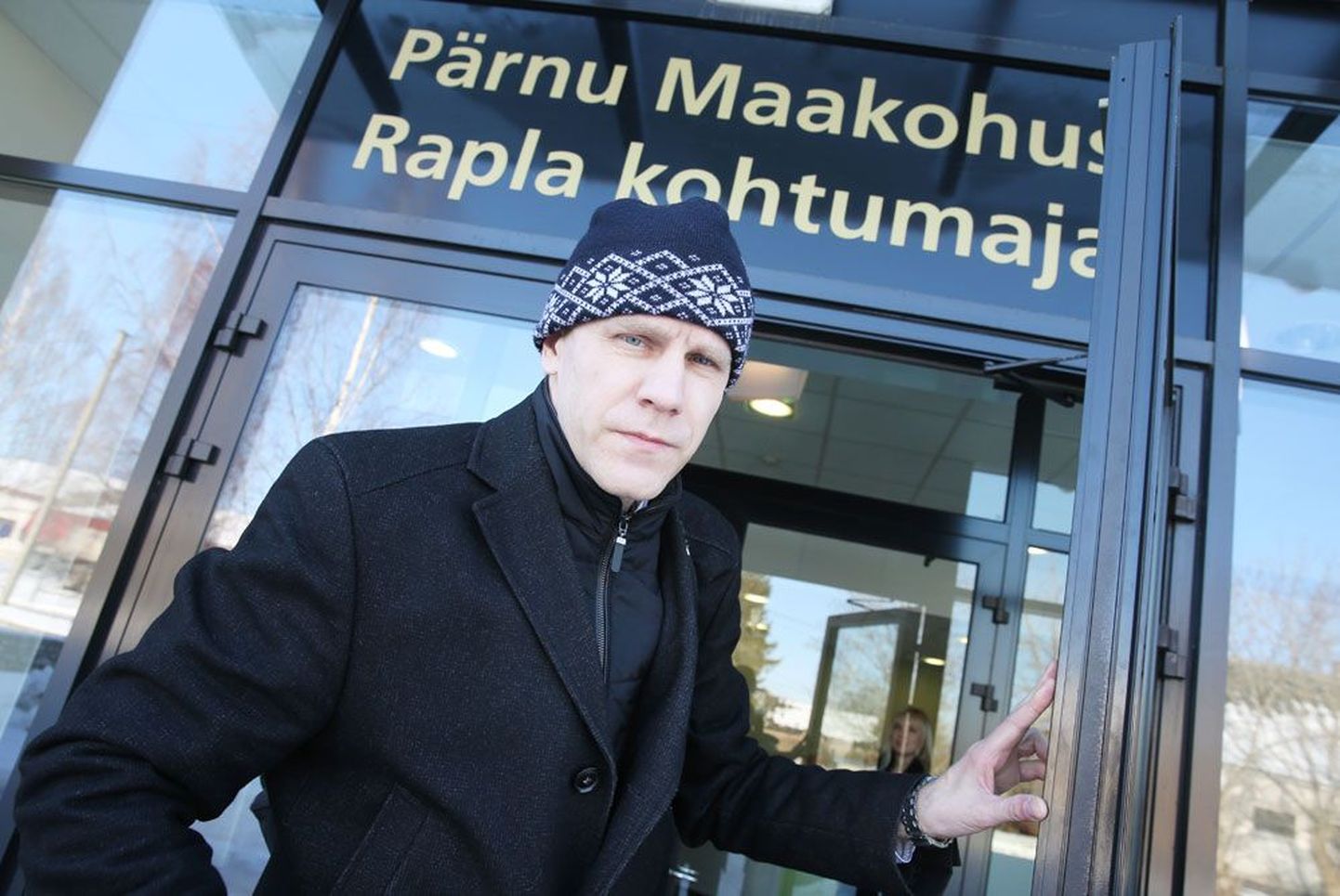 Keskkonnateenuste Põhja regiooni juhataja Kalle Grents lükkas talvel Rapla kohtumajas tagasi kõik endise tööandja esitatud süüdistused ärisaladuste lekitamises ja variettevõtlusega tegelemises.