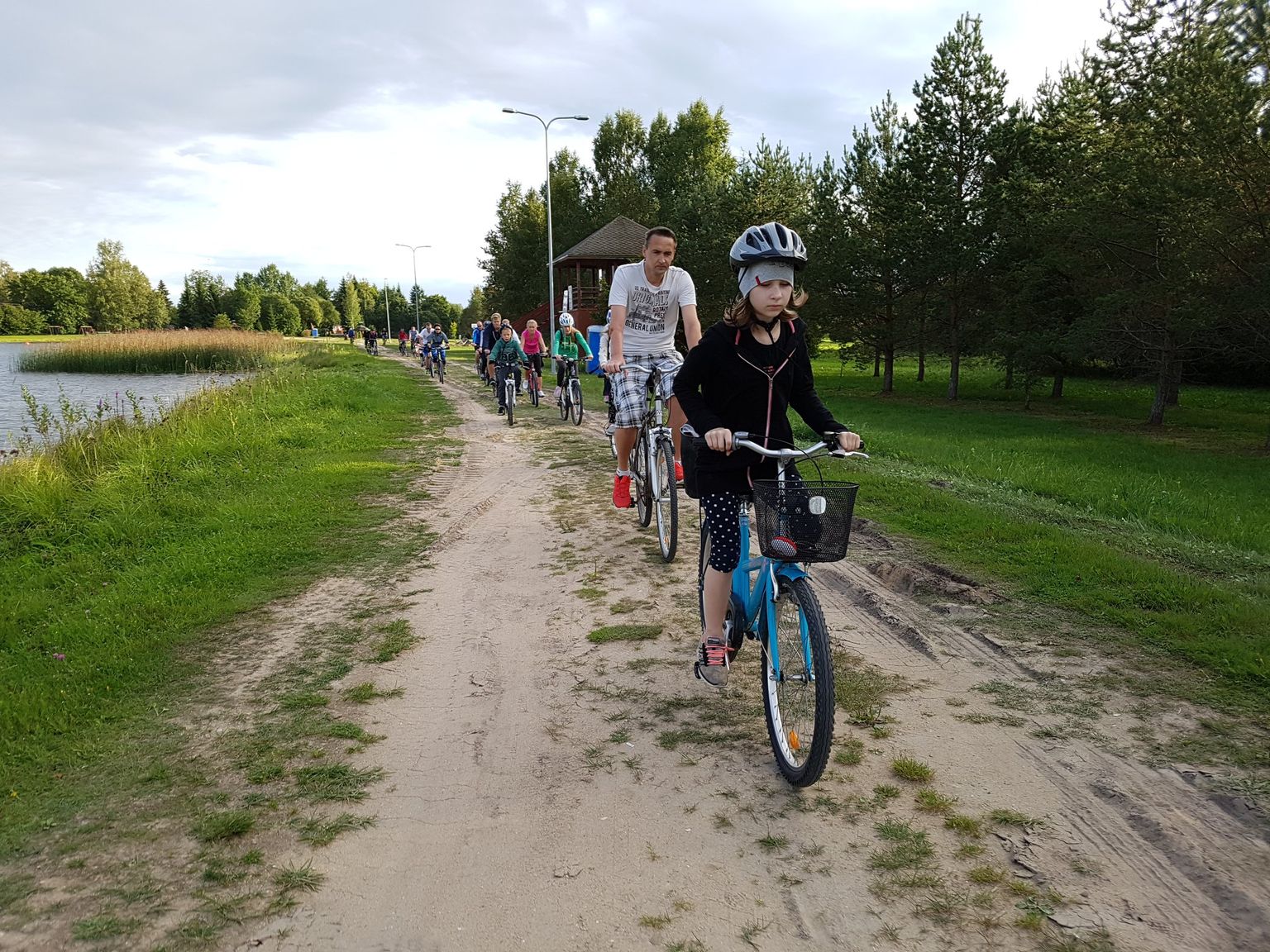 Paide õhtused rattasõidud on toast välja meelitanud paljud hobiratturid.