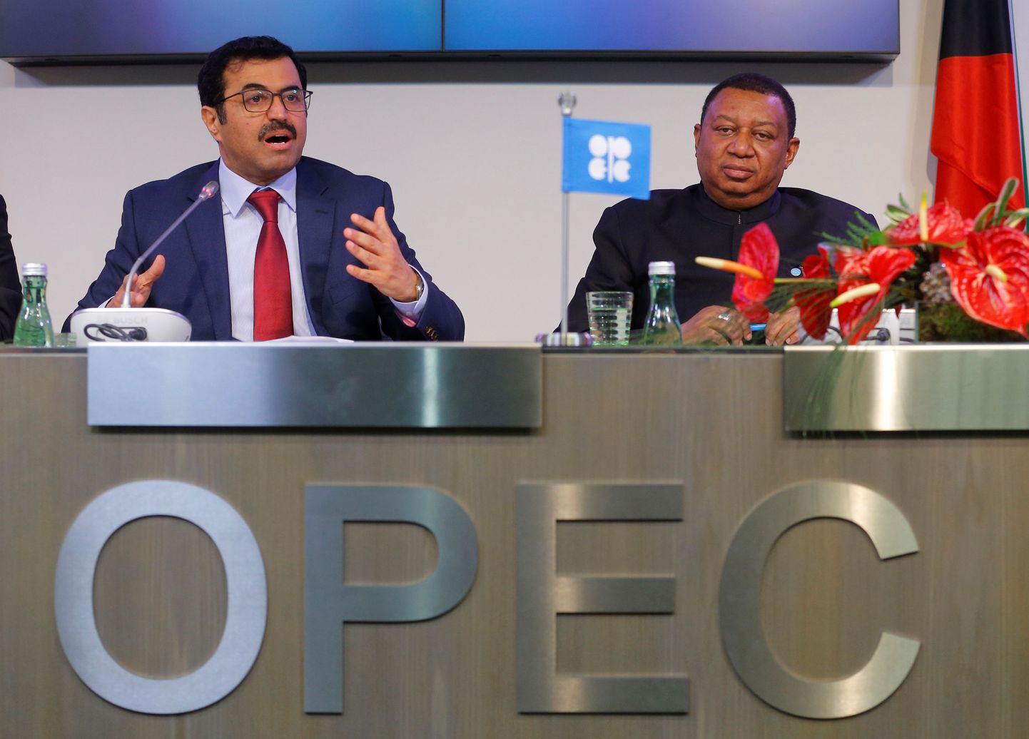 OPECi president Mohammed Saleh Al Sada ja peasekretär Mohammed Barkindo kolmapäeval Viinis pärast kartelli koosolekut peetud pressikonverentsil.