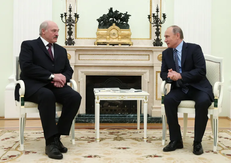 Aleksandr Lukašenka (v) ja Vladimir Putin. Foto: Scanpix/Valery Sharifulin/TASS 