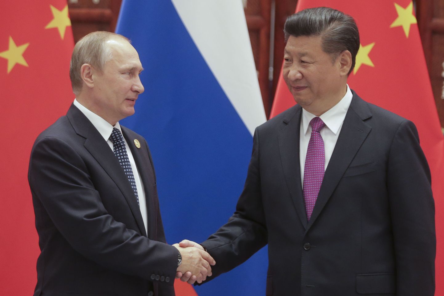 Vladimir Putin ja Hiina president Xi Jinping mullu septembris.