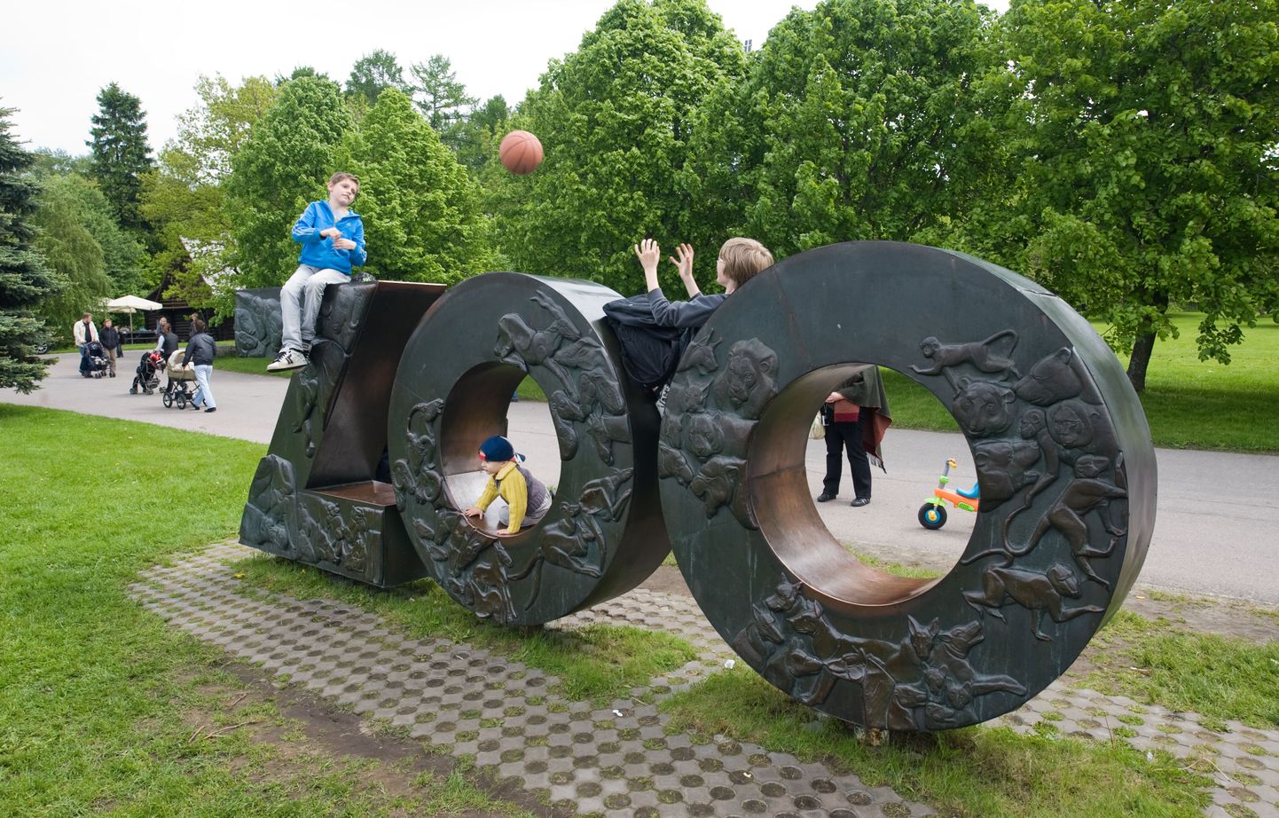 Lastekaitsepäeva tähistamine Tallinna loomaaias.