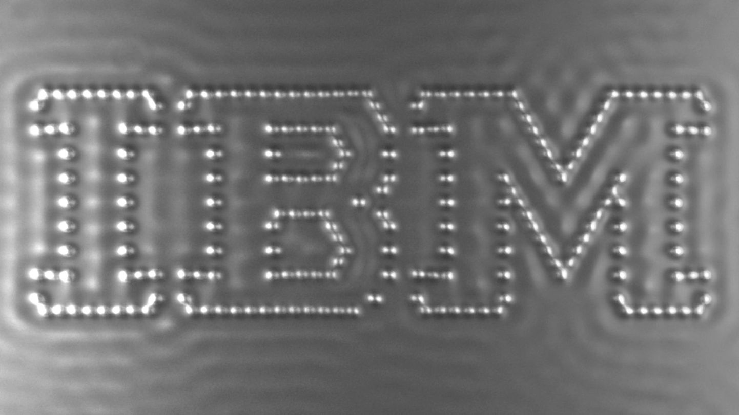 IBMi logo maailma väikseimas filmis.