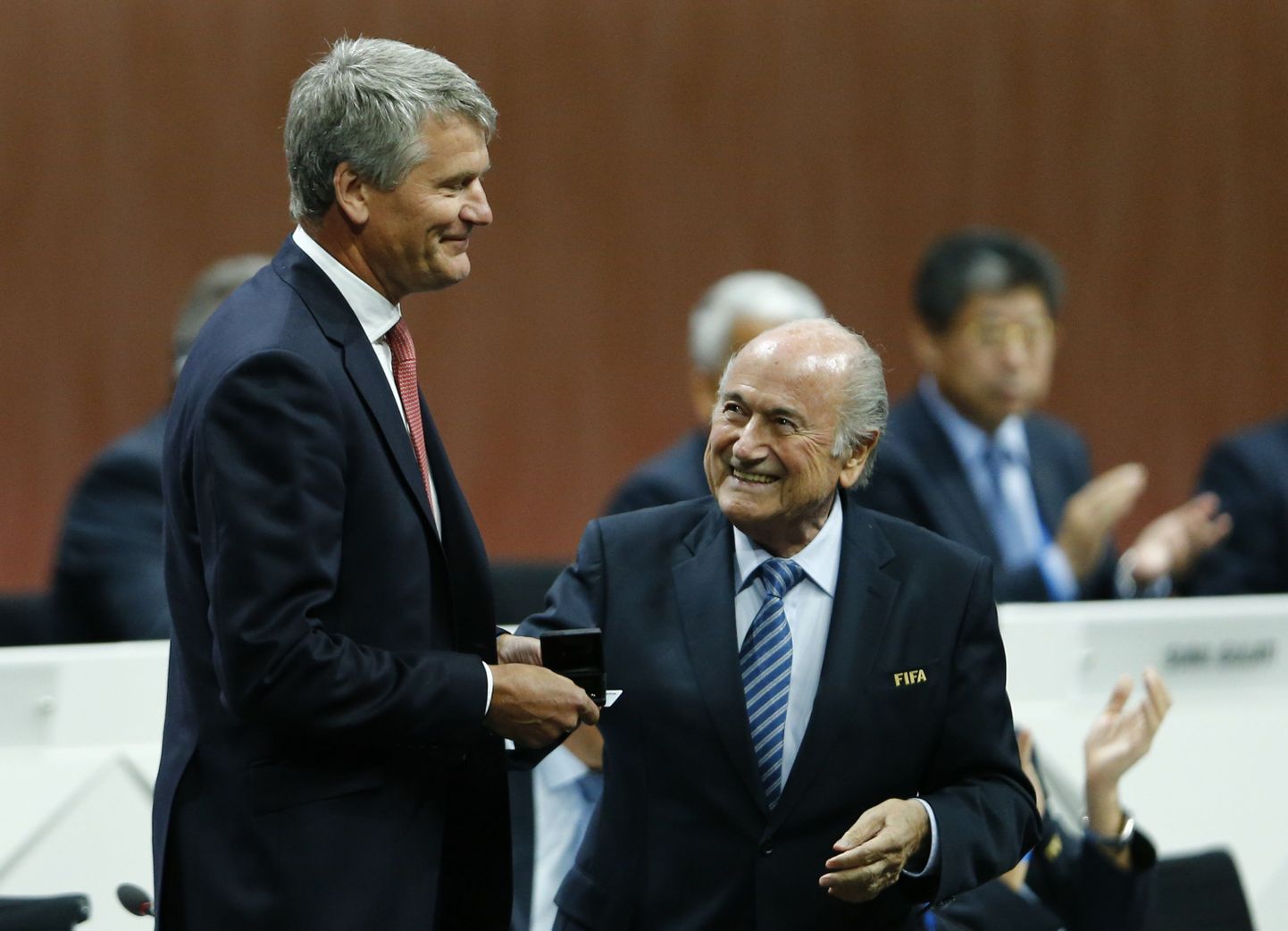 Дэвид Гилл (слева) и Зепп Блаттер на конгрессе ФИФА.