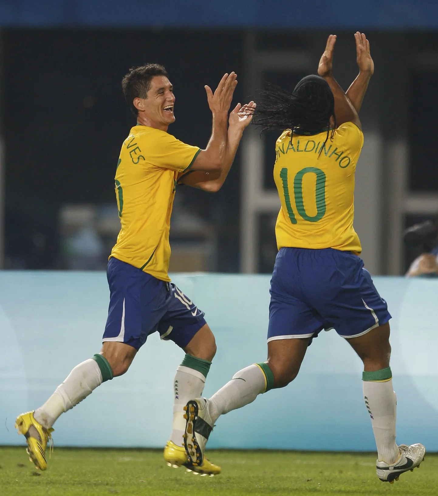 Thiago Neves(vasakul) Brasiilia särgis