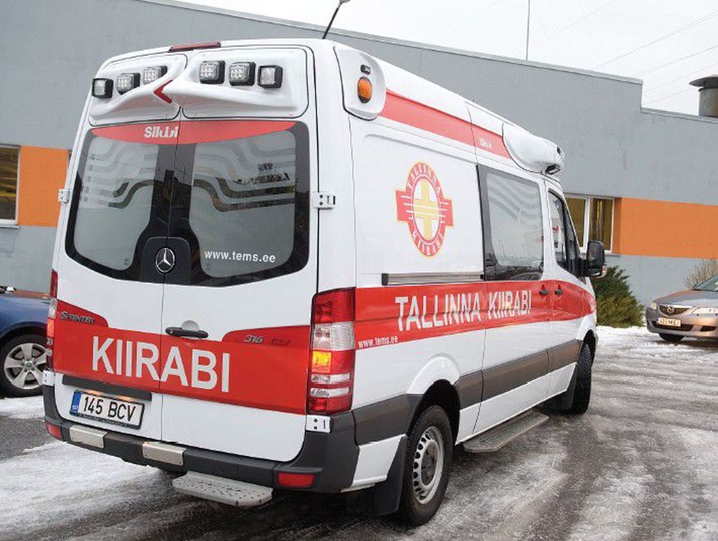 Автомобили Таллиннской скорой помощи уже обзавелись новым логотипом.