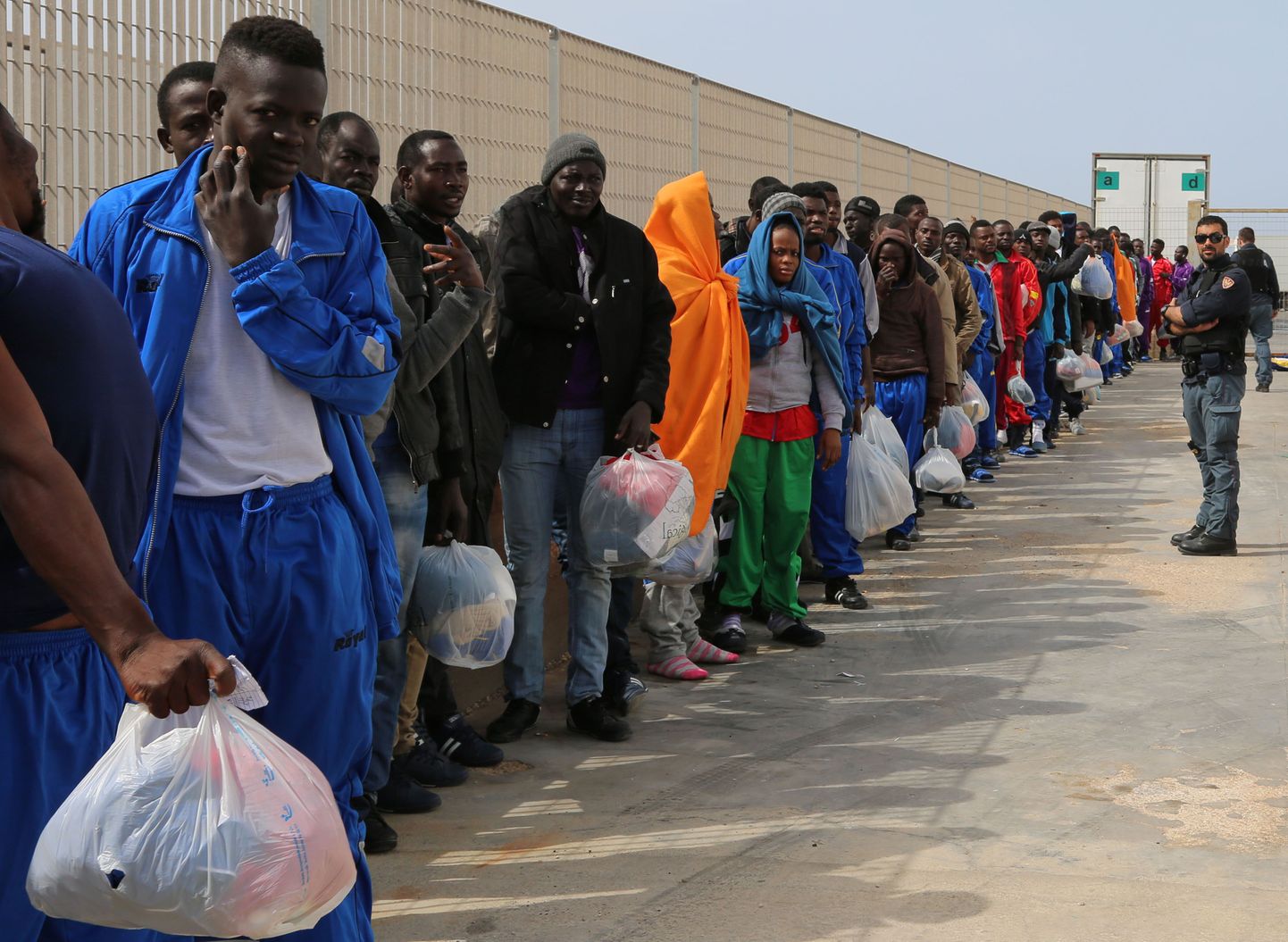 Lampedusal ootab pidevalt sadu PÕhja-Aafrikast üle Vahemere Euroopase pääseda püüdjaid.