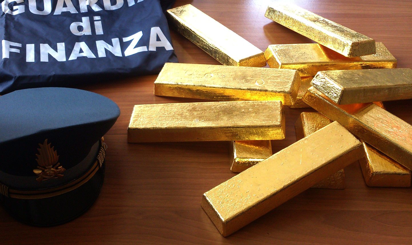 Itaalia politsei finantskuritegude osakonna avastatud 4,5 miljonit eurot maksev laadung kullakange, mis oli teel Šveitsi.