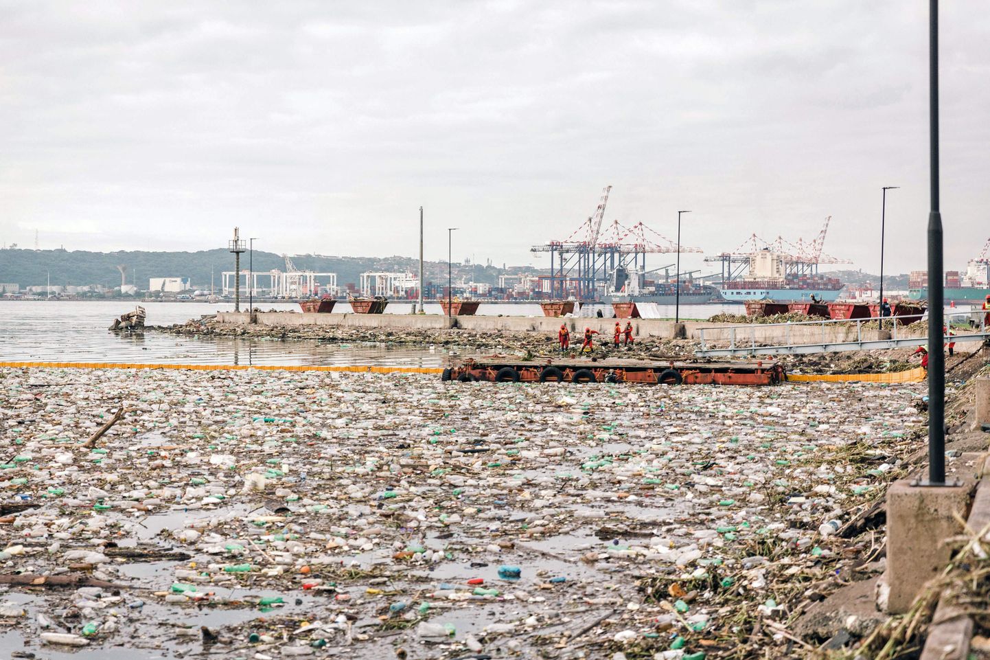 Plastikreostus Durbani sadamas.