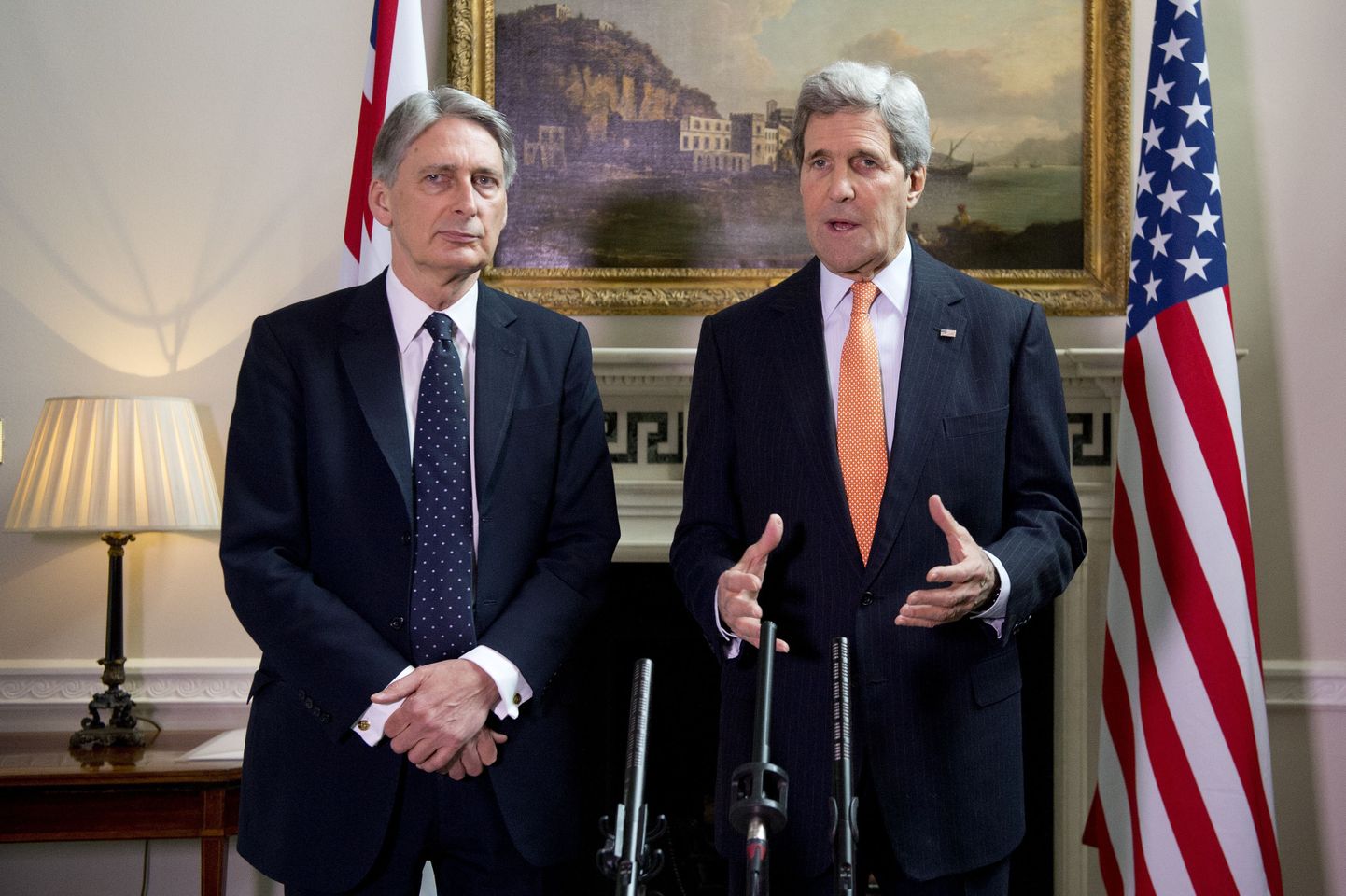 Philip Hammond ja John Kerry Londonis.