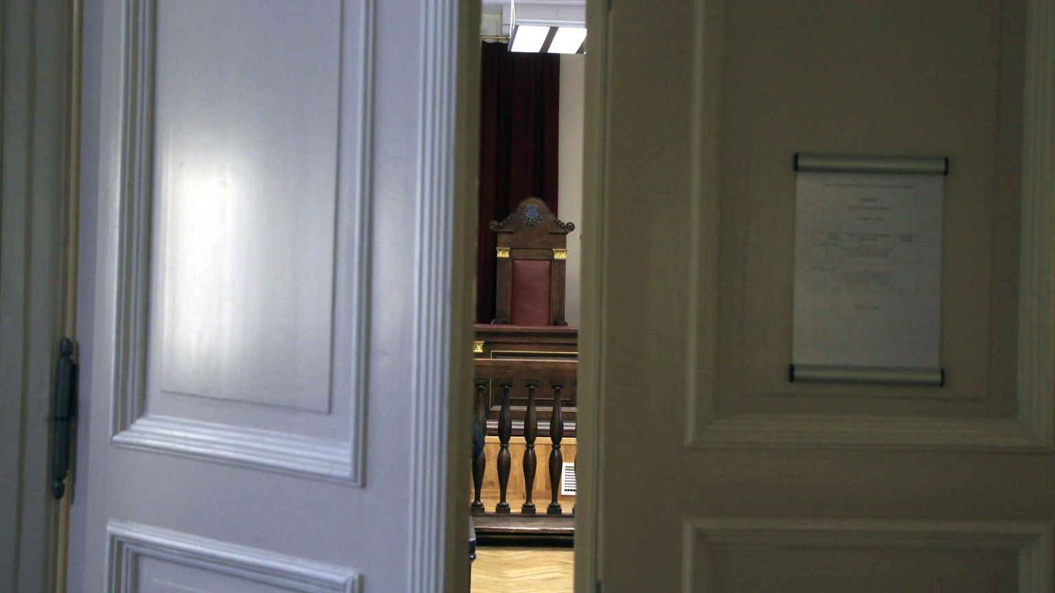 Kohtusaal. Foto on illustreeriv.