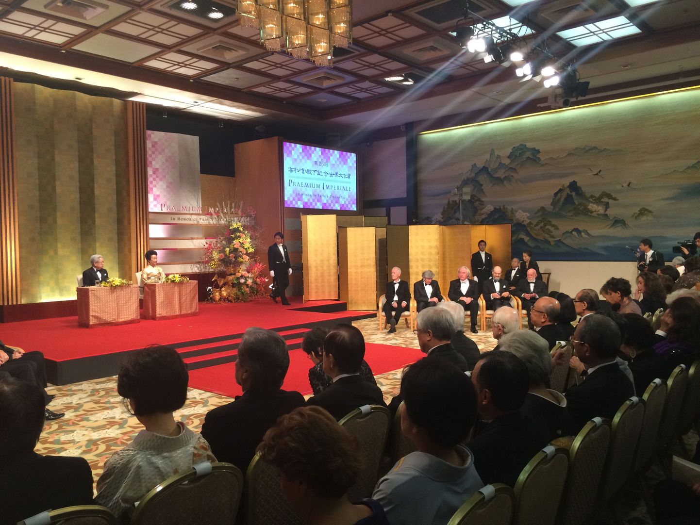 Jaapani prints andis Arvo Pärdile üle Nobeli-väärilise kultuuripreemia. Hetk tseremoonialt