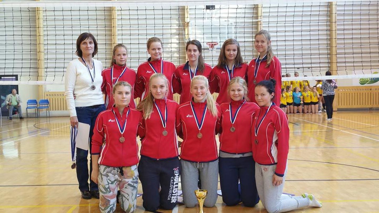 Viljandi spordikooli võrkpallinaiskond saavutas Eesti karikavõistlustel kolmanda koha.