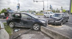 Фото, видео: в Ласнамяэ столкнулись два автомобиля, у одного из водителей не было прав