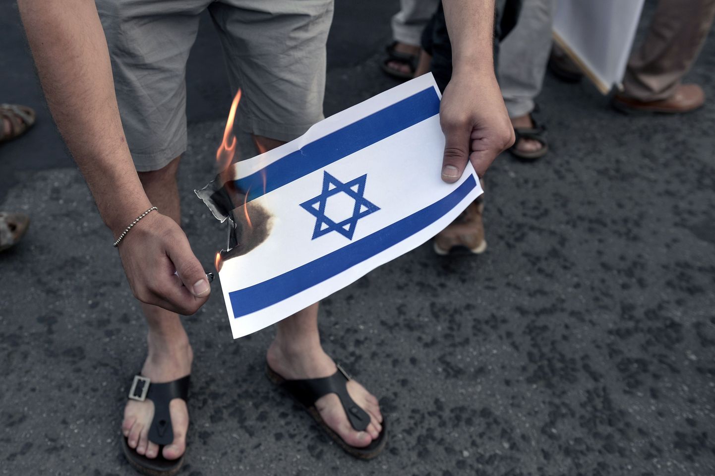 Mullu juulis toimunud meeleavaldus Ateena Iisraeli saatkonna ees.