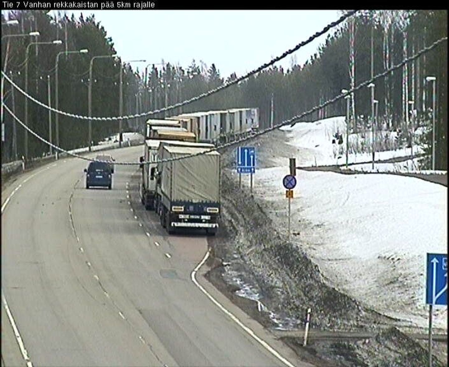 Raskeveokite järjekord Vaalimaa piiripunkti lähistel Hämeenkyläs täna kell 14.03.
