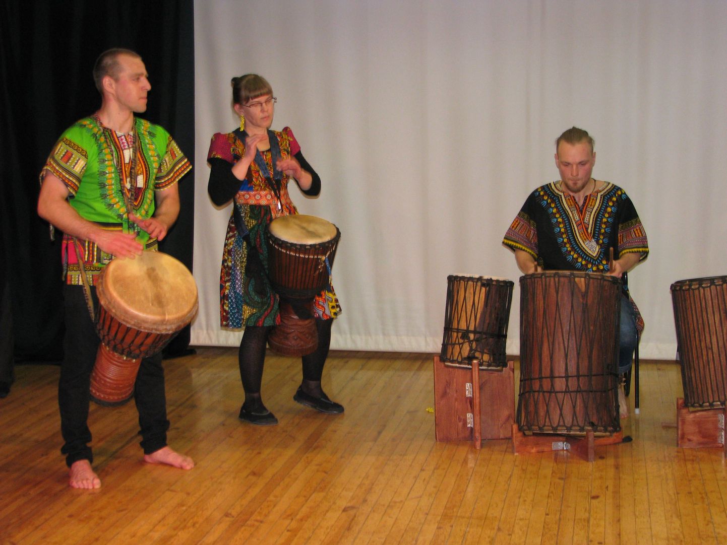 Enne ühist trummimängu küttis publiku soojaks Tallinna trummi- ja tantsutrupp Kuku.