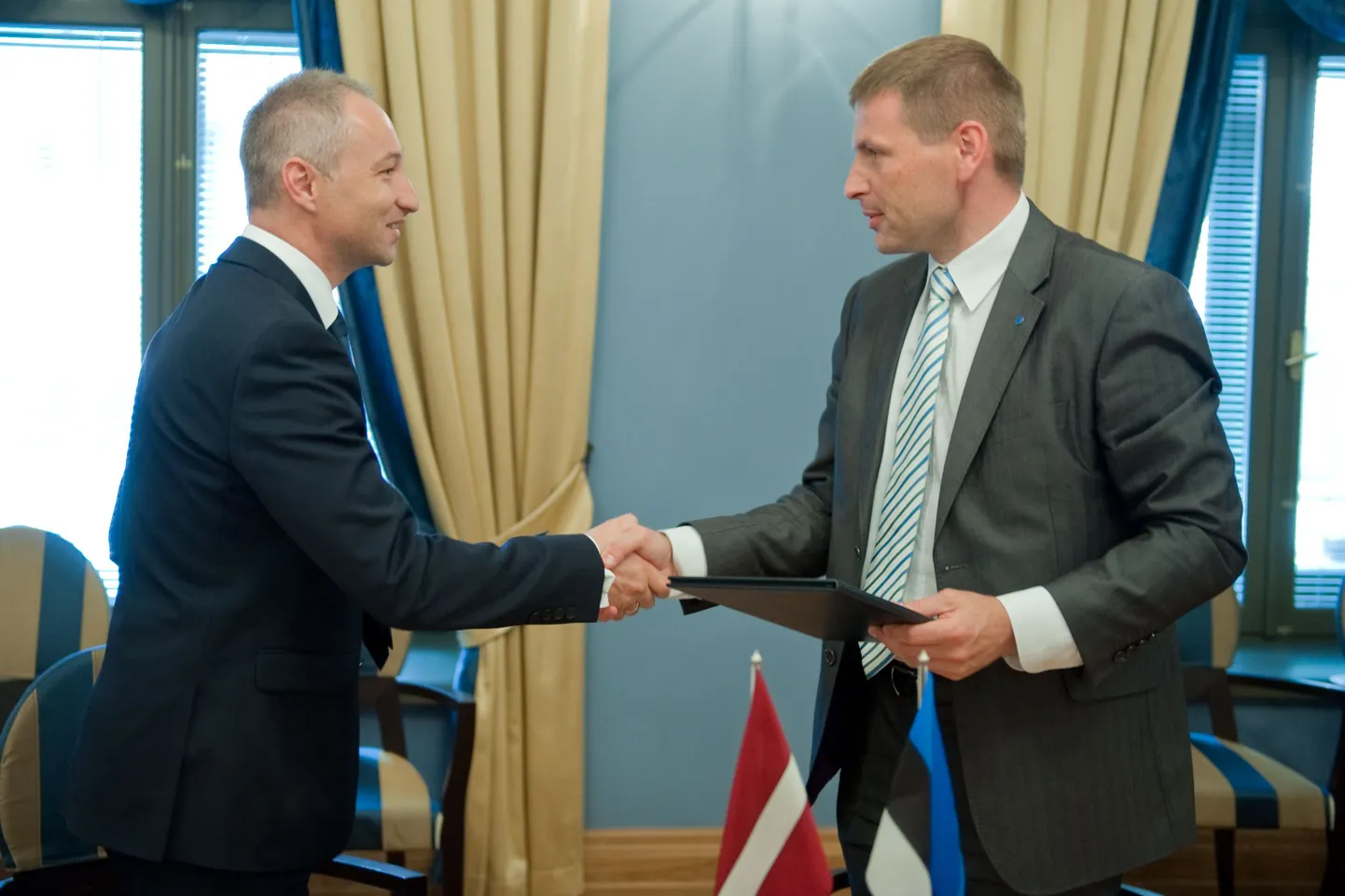 Justiitsminister Hanno Pevkur ja Läti justiitsminister Jānis Bordāns allkirjastasid koostöömemorandumi, mille alusel nõustab Eesti lõunanaabreid Olaine kaasaegse vangla ehitamisel.
