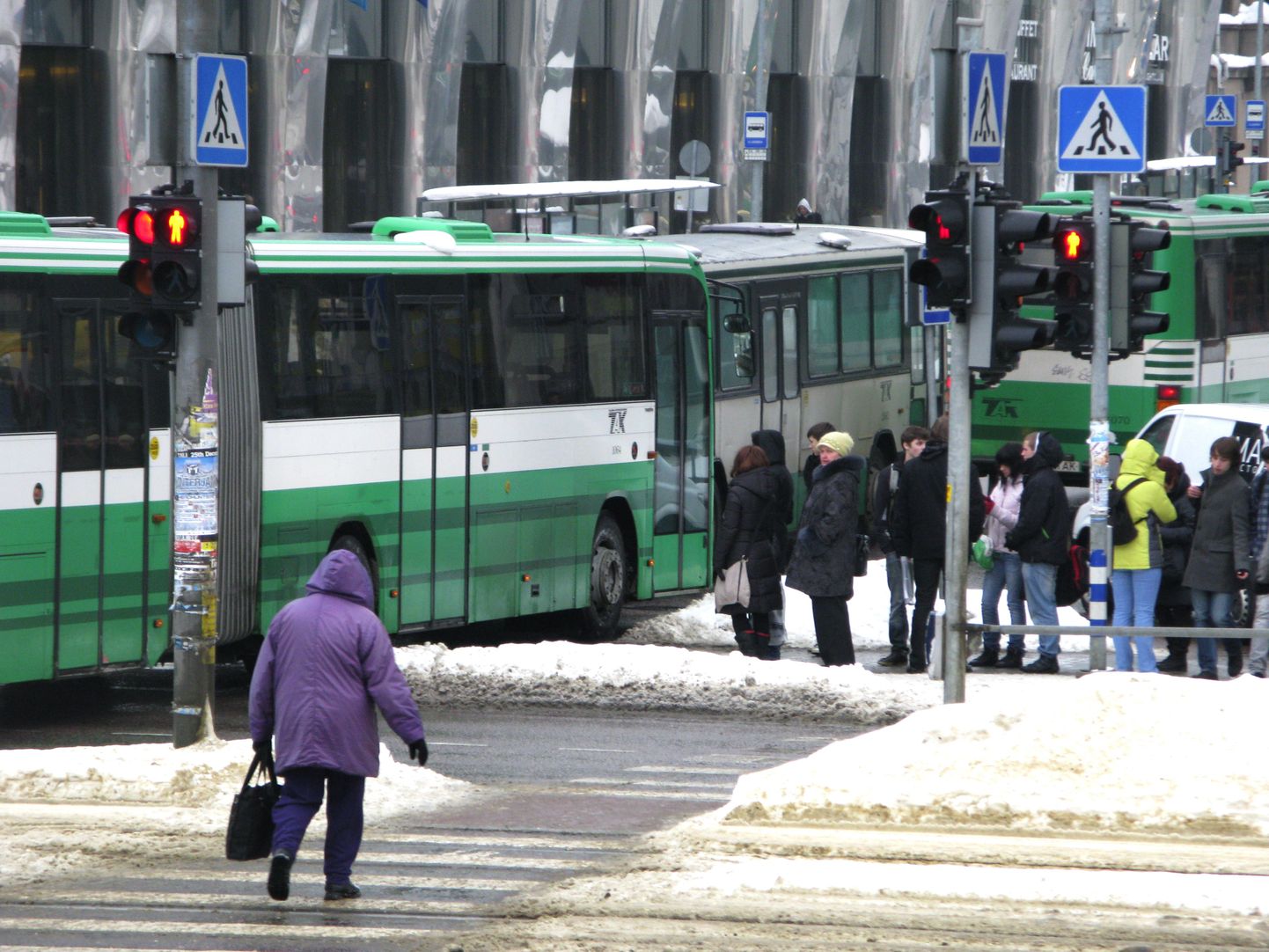 NATO kohtumise ajal muutub bussi- ja trollisõitjate elu Tallinnas õudusunenäoks.