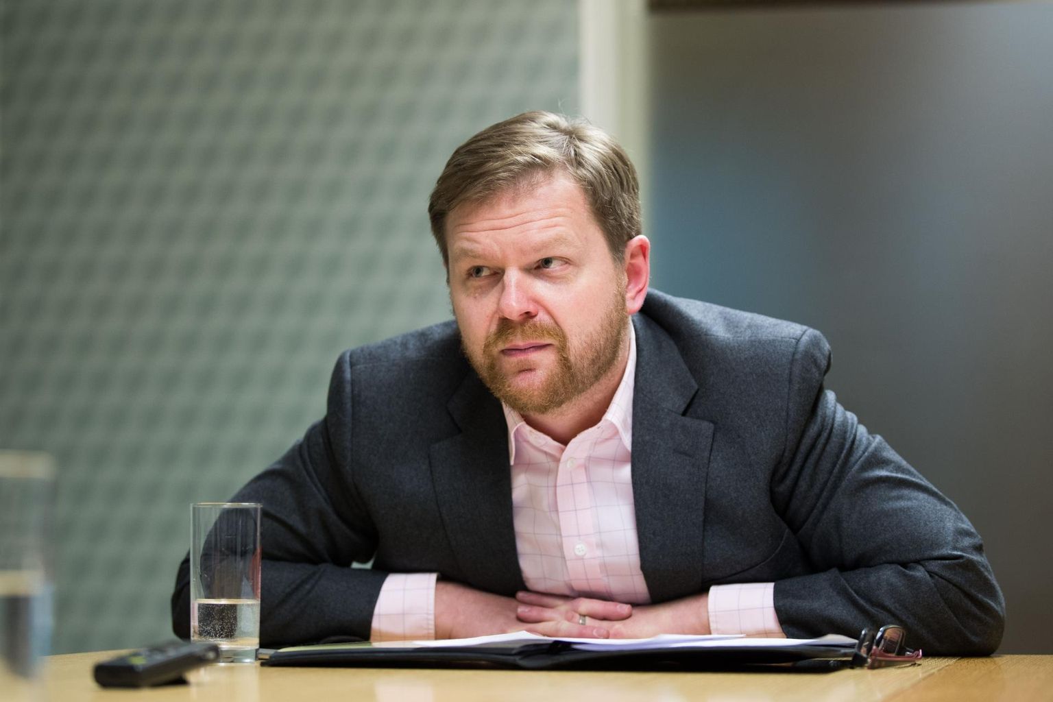 Finantsinspektsiooni juhi Kilvar Kessleri hinnangul on Eesti inimeste teadlikkus rahaasjadest kasvanud, kuid paljude inimeste teadmisi tumestab soov teenida liiga hõlpsat tulu.