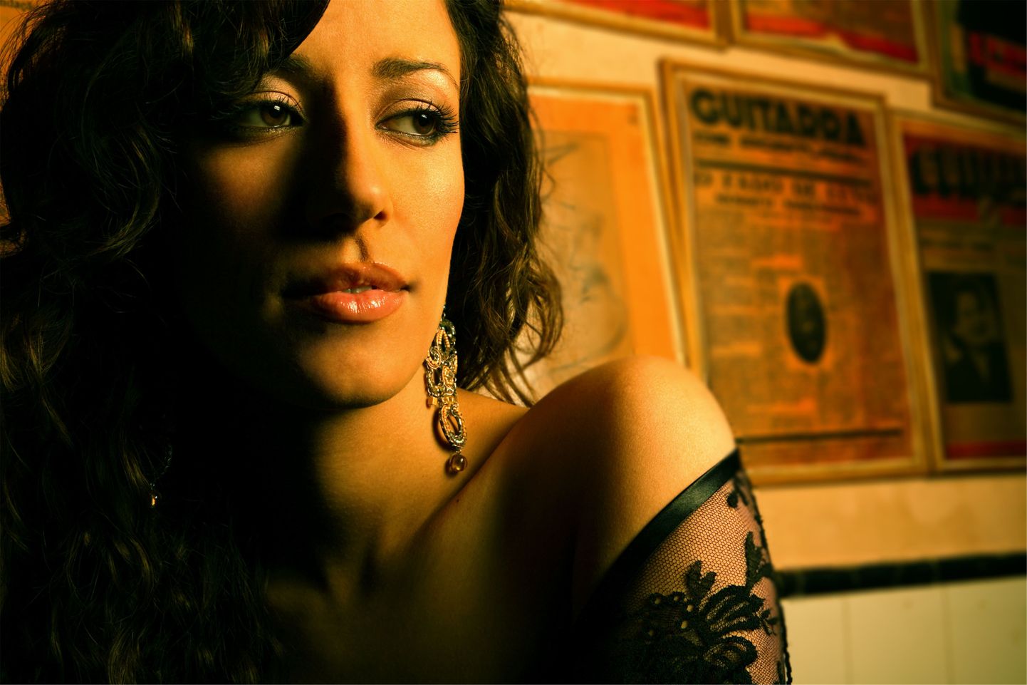 Atraktiivne lauljatar Ana Moura on noorema fado-põlvkonna suuremaid staare.