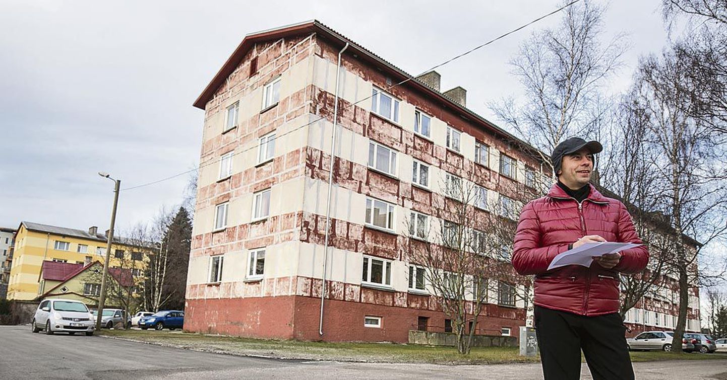 Ühistu esimees Sergei Saglo on rahul, et viimane kulunud triibuline elamu Jannseni tänava paneelmajade rodust saab tulevaks sügiseks uue välimuse.