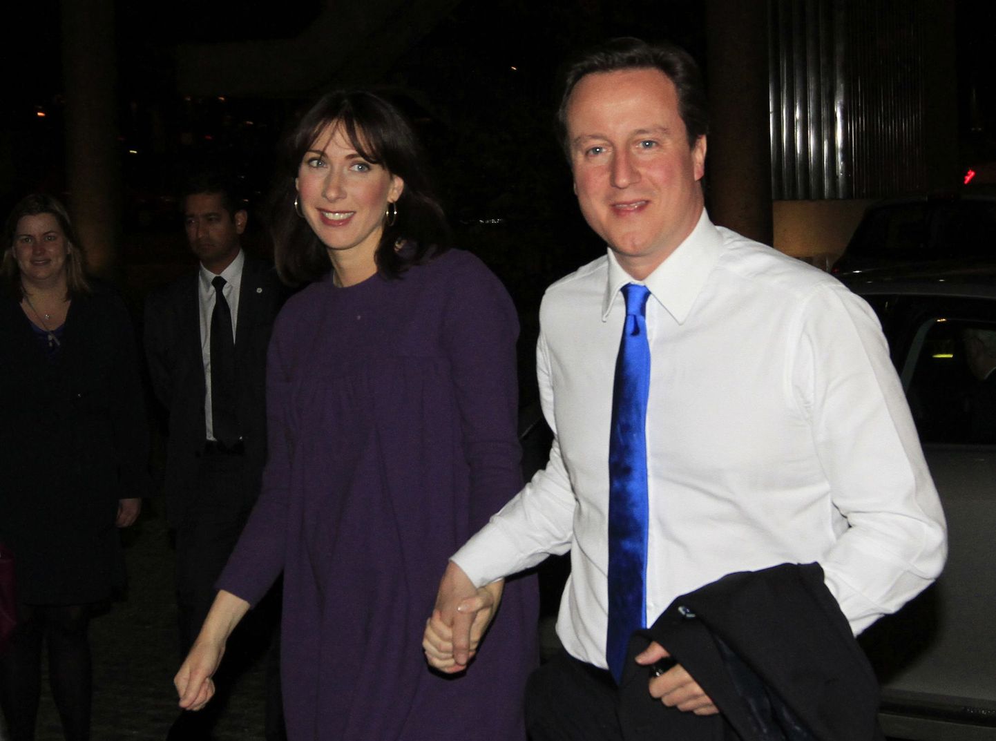 Лидер консерваторов Дэвид Кэмерон с супругой.