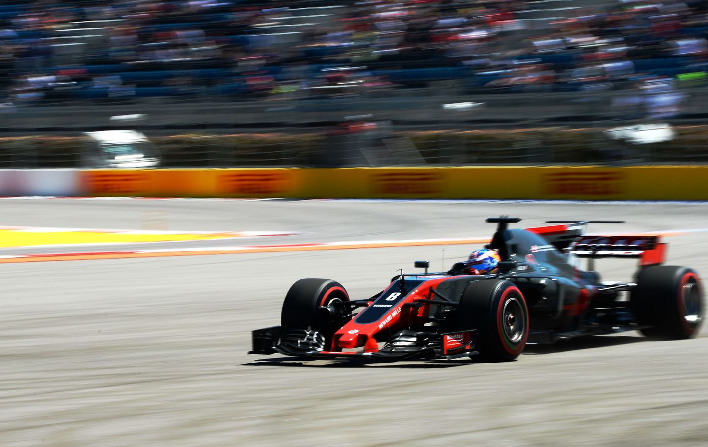 Haasi meeskonna sõitja Romain Grosjean.