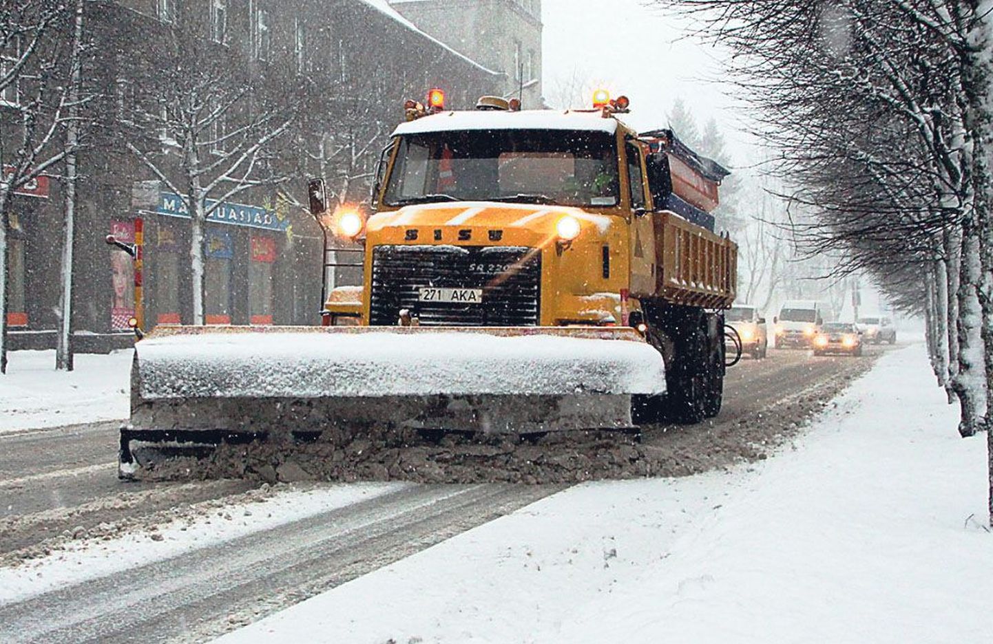 Mullused talihooldustööd Pärnu tänavatel läksid rohke lume tõttu arvatust kallimaks, mistõttu esitatud arved kontrollitakse linna majandusosakonnas hoolikalt üle.