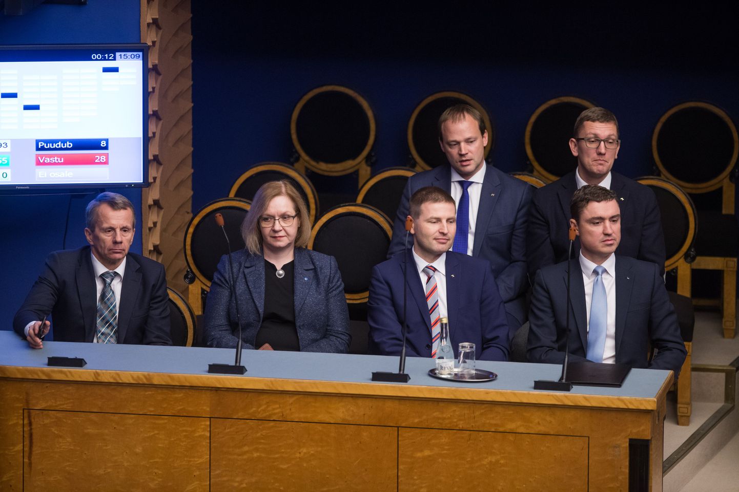 Riigikogus avaldati kolmapäeval peaminister Taavi Rõivasele umbusaldust. Pildil vasakult eest Jürgen Ligi, Maris Lauri, Hanno Pevkur ja Taavi Rõivas, tagant vasakult Arto Aas, Kristen Michal.