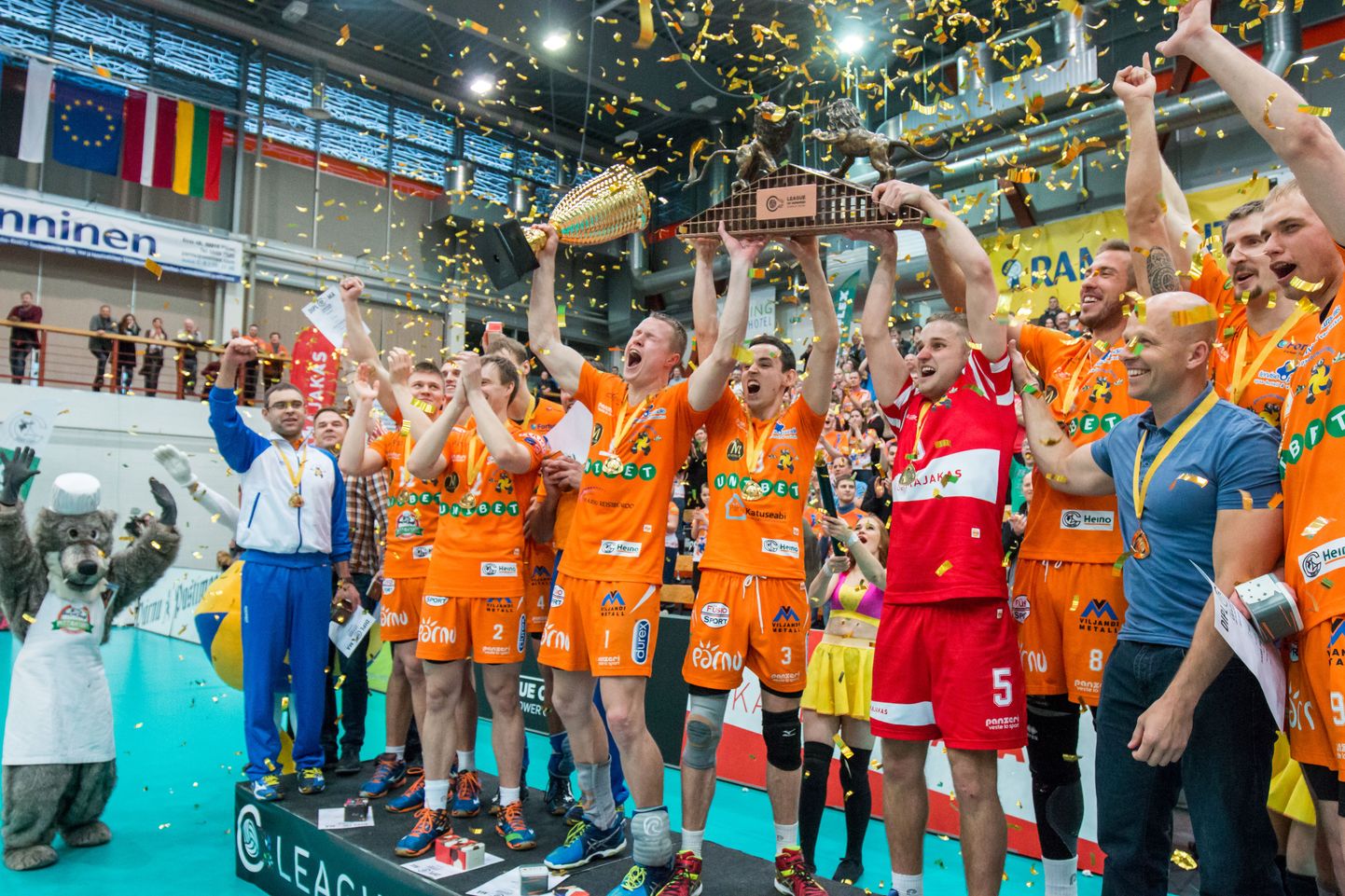 Pärnu võrkpalliklubi meeskond krooniti Baltikumi võrkpalliklubisid ühendava Saja liiga meistriks.