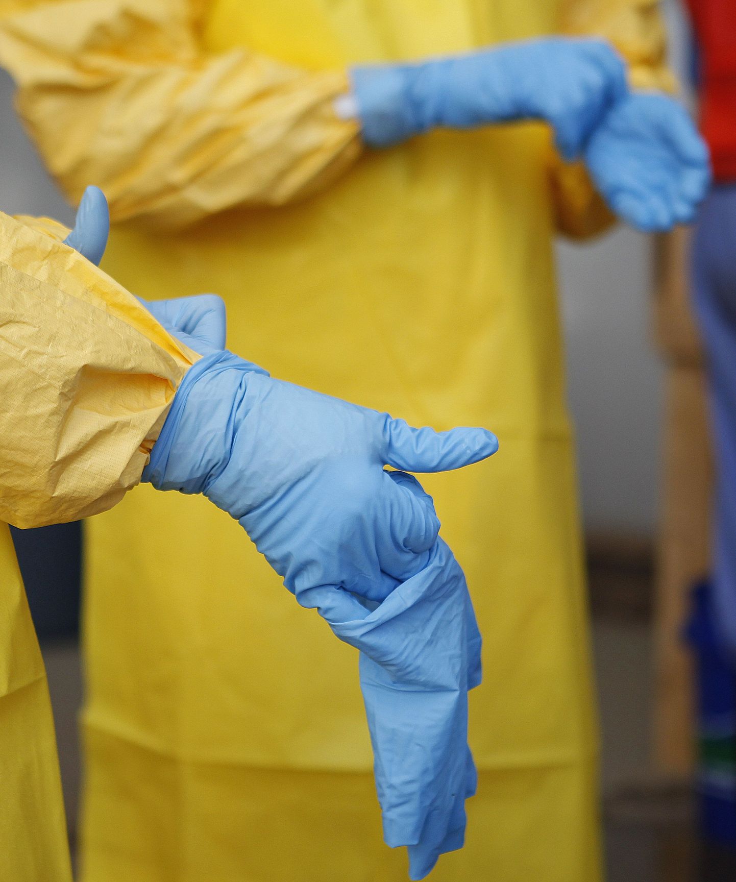 Tervishoiutöötajad õpivad õigeid töövõteid võimaliku Ebola puhagu puhuks USAs.